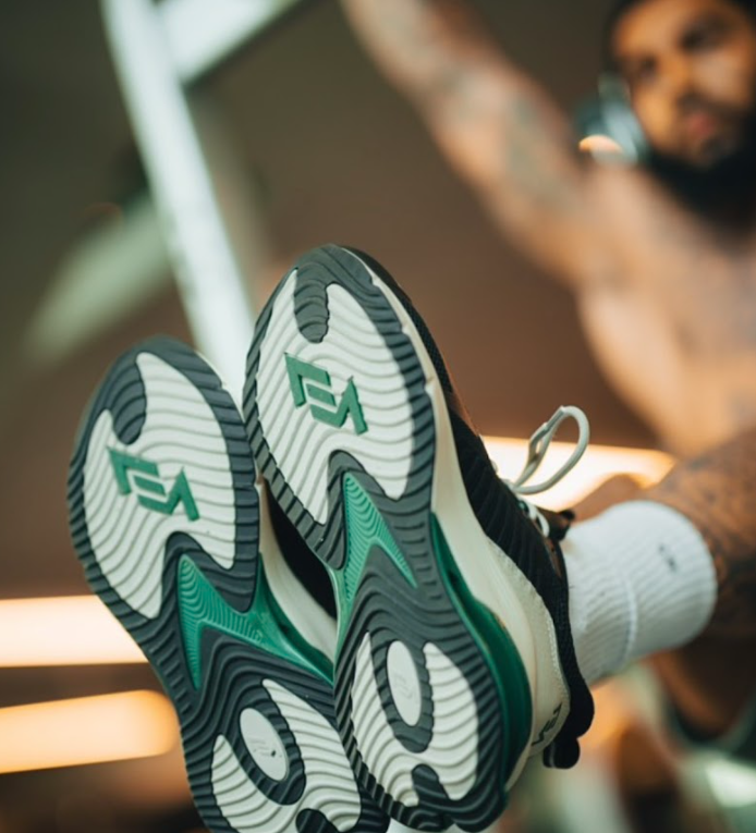 The Return of Performance Sneakers: Why “Tech-Ready, Street-Approved” Is the New Wave